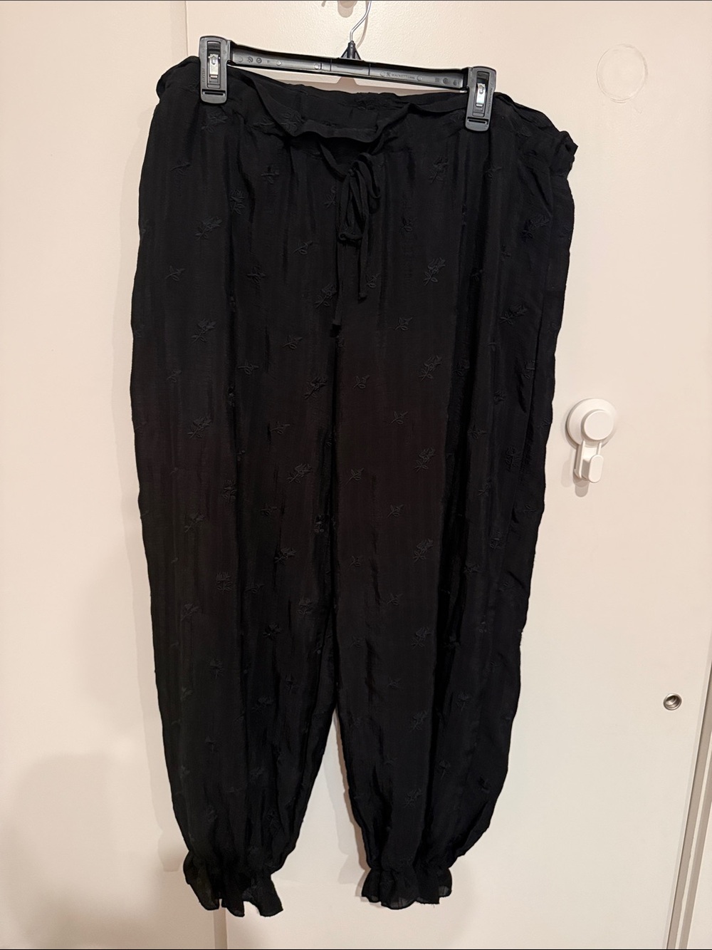 Women's Black Drawstring Balloon Pant